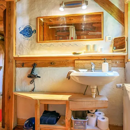 Eco-friendly With A Garden By The River Apartment *